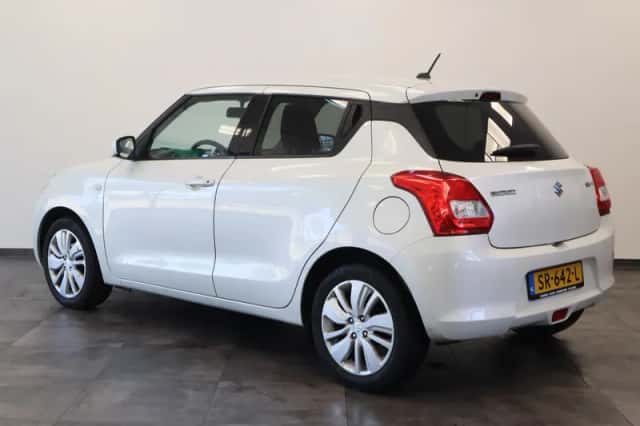 Suzuki Swift (2017) thumbnail 3