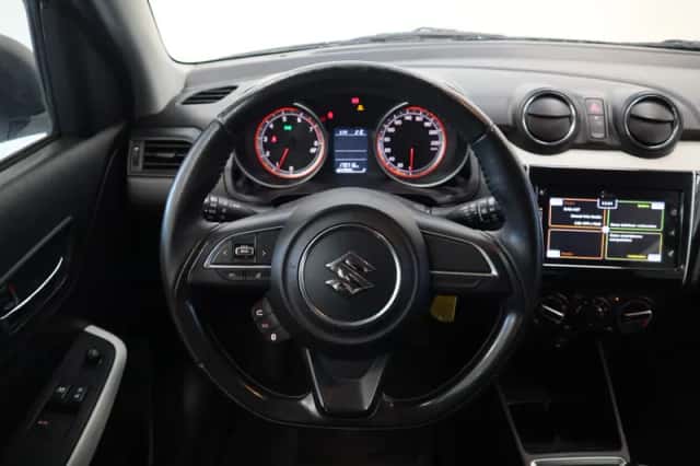 Suzuki Swift (2017) thumbnail 7