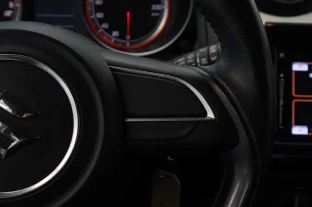 Suzuki Swift (2017) thumbnail 9