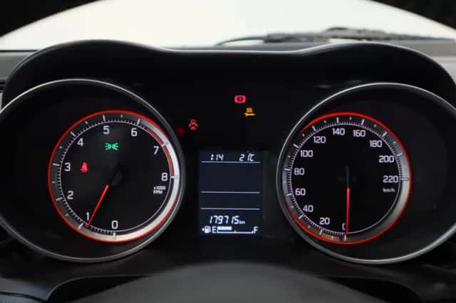 Suzuki Swift (2017) thumbnail 10
