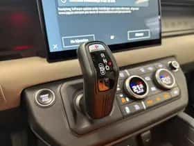 Land Rover Defender (2021) thumbnail 17