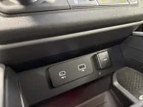 Land Rover Defender (2021) thumbnail 26