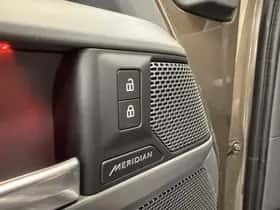 Land Rover Defender (2021) thumbnail 29