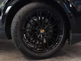 Porsche Cayenne (2024) thumbnail 4
