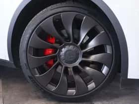 Tesla Model Y (2024) thumbnail 4