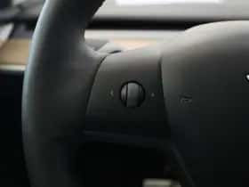 Tesla Model Y (2024) thumbnail 8