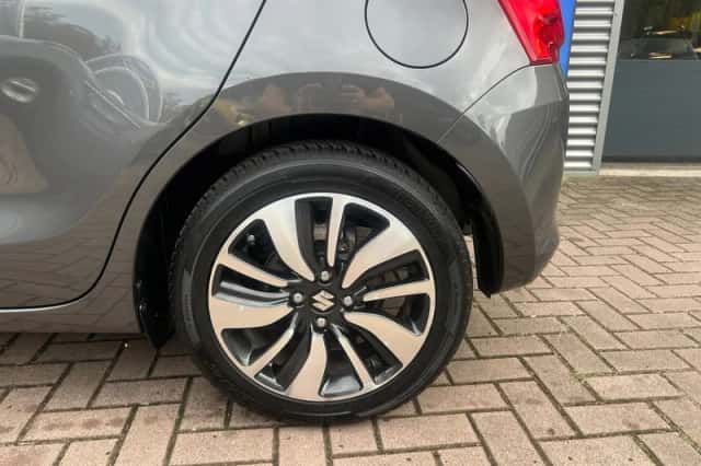 Suzuki Swift (2018) thumbnail 5