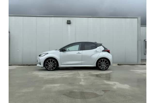 Toyota Yaris (2022) thumbnail 3