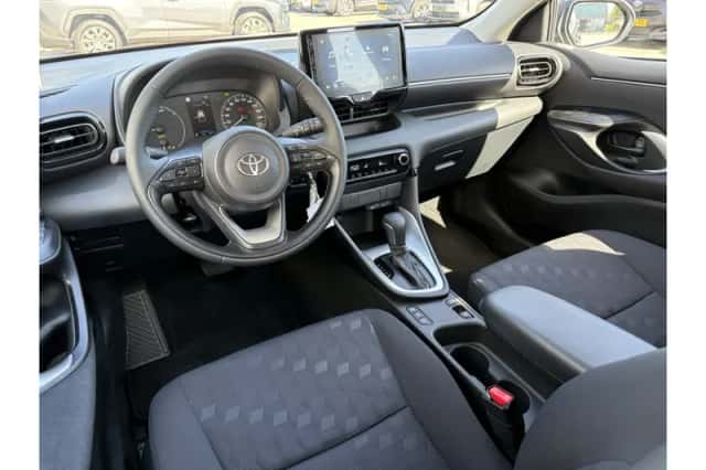 Toyota Yaris (2025) thumbnail 6