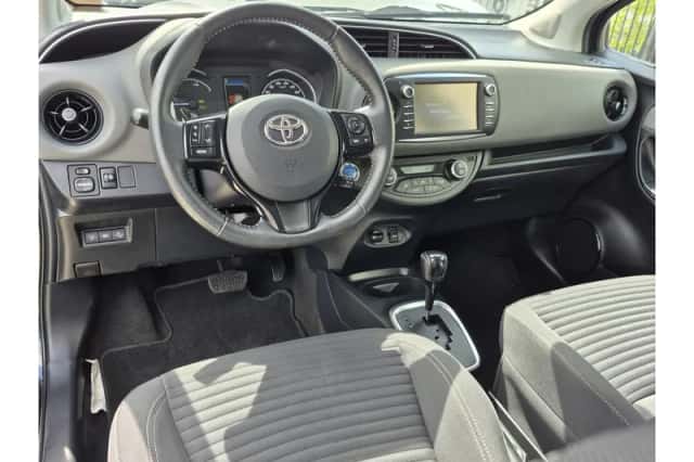Toyota Yaris (2019) thumbnail 2