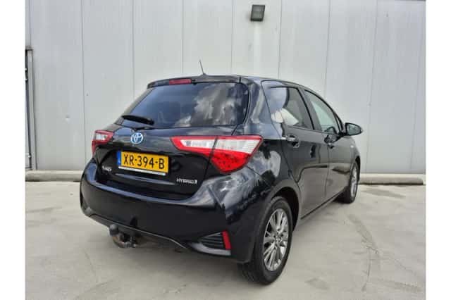 Toyota Yaris (2019) thumbnail 3