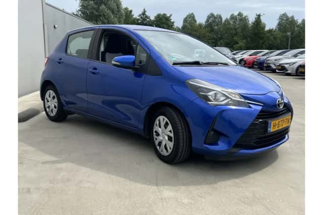 Toyota Yaris (2020) thumbnail 3