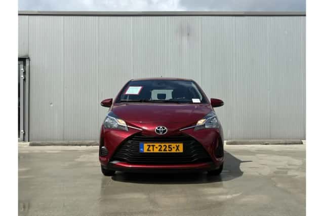 Toyota Yaris (2019) thumbnail 3