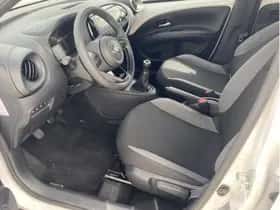 Toyota Aygo X (2024) thumbnail 2