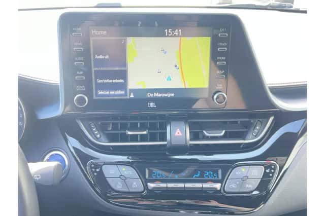 Toyota C-HR (2020) thumbnail 4