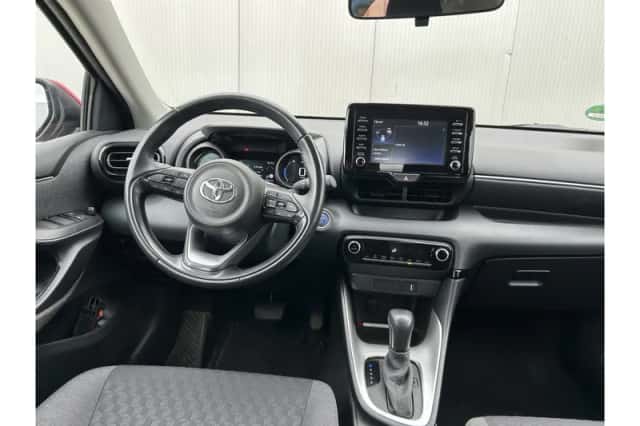 Toyota Yaris (2022) thumbnail 2