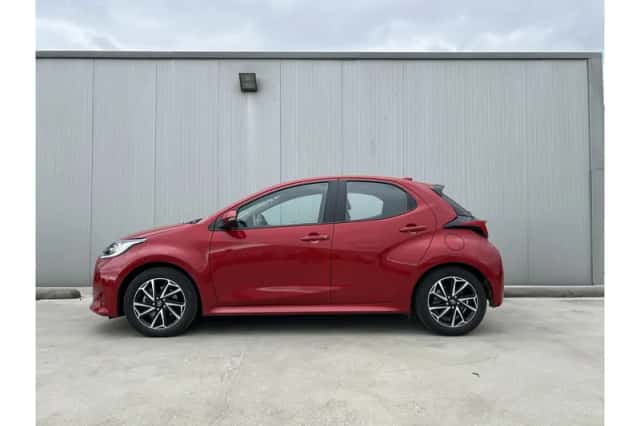 Toyota Yaris (2022) thumbnail 3