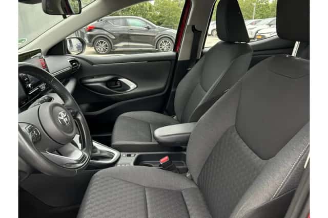 Toyota Yaris (2022) thumbnail 4