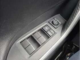 Toyota RAV4 thumbnail 18