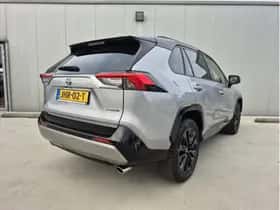 Toyota RAV4 thumbnail 3