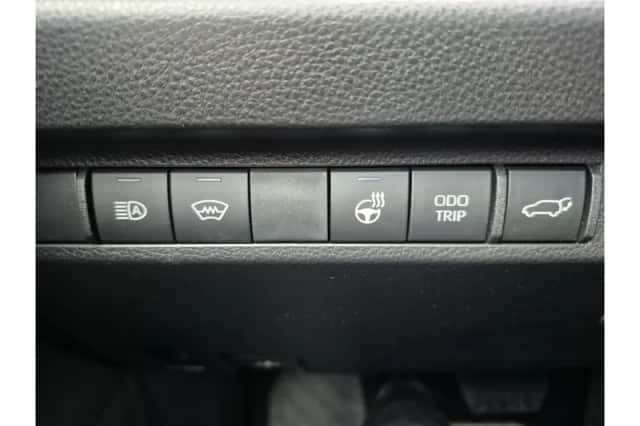 Toyota RAV4 (2024) thumbnail 6