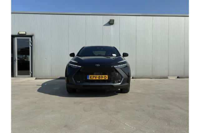 Toyota C-HR (2026) thumbnail 4