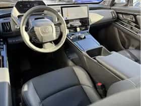 Toyota bZ4X (2024) thumbnail 2