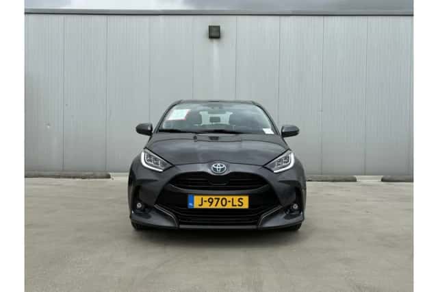 Toyota Yaris (2020) thumbnail 2