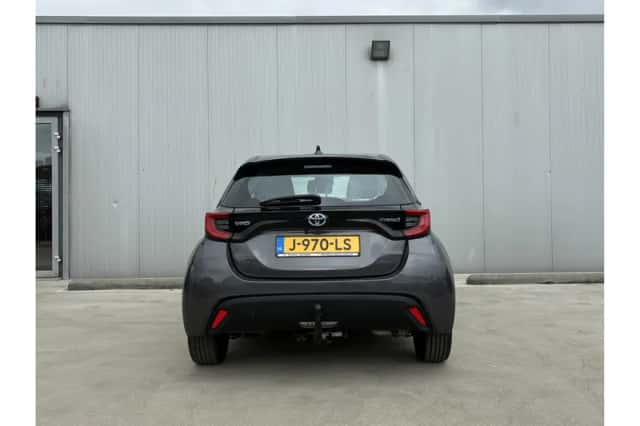 Toyota Yaris (2020) thumbnail 3
