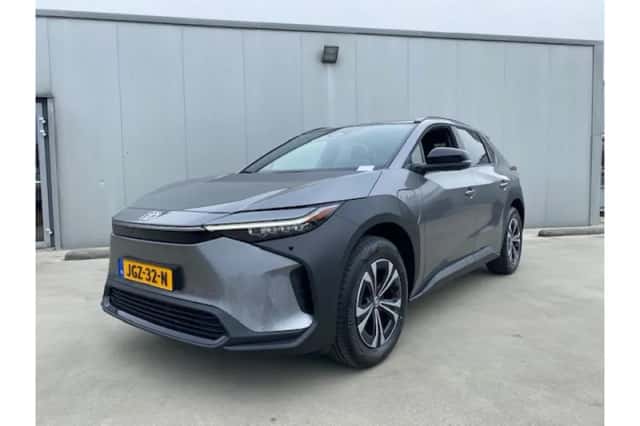 Toyota bZ4X (2025) thumbnail 1