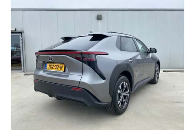 Toyota bZ4X (2025) thumbnail 4