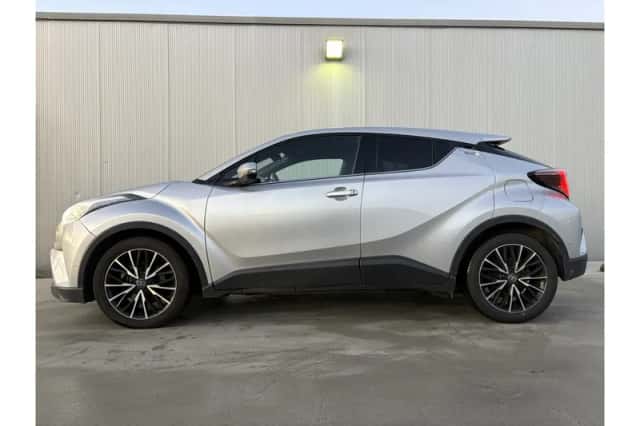 Toyota C-HR (2019) thumbnail 3