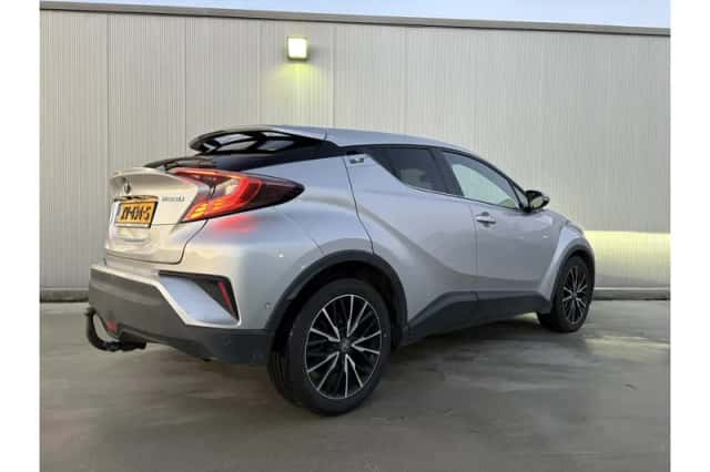 Toyota C-HR (2019) thumbnail 5