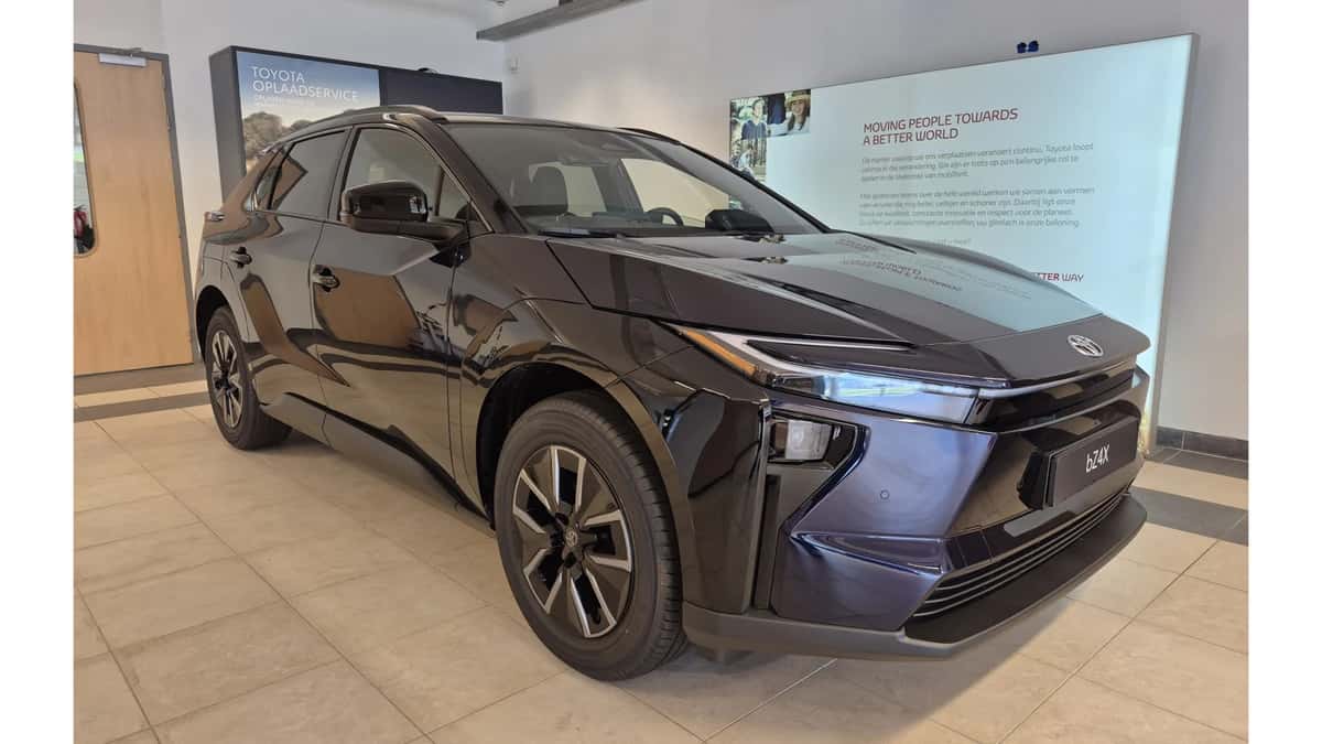 Toyota bZ4X (2026) — foto 1