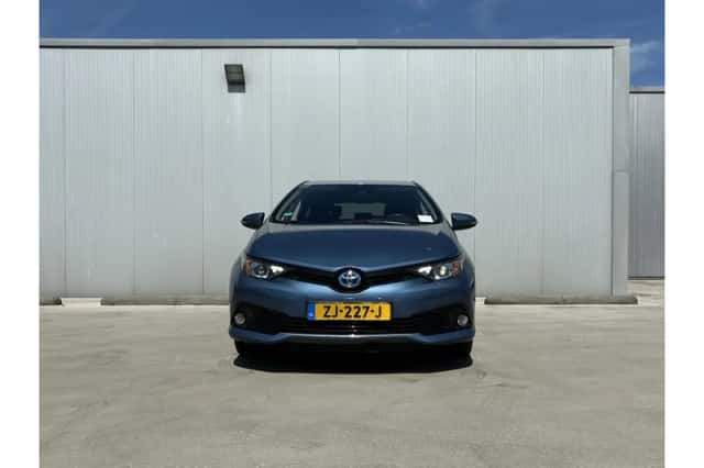Toyota Auris (2019) thumbnail 3