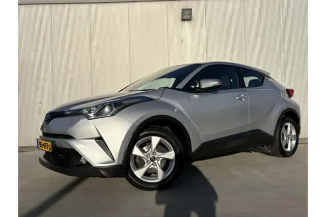 Toyota C-HR (2017) thumbnail 1