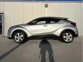 Toyota C-HR (2017) thumbnail 3