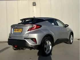 Toyota C-HR (2017) thumbnail 5