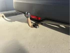 Toyota C-HR (2017) thumbnail 8