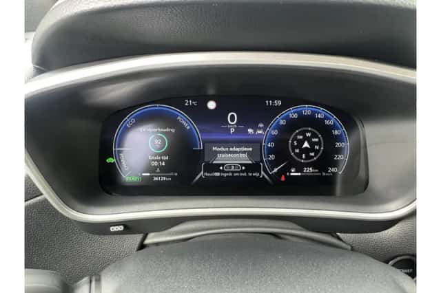 Toyota Corolla (2023) thumbnail 2