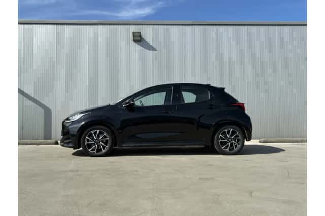 Toyota Yaris (2021) thumbnail 2