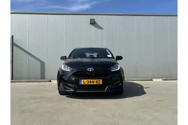 Toyota Yaris (2021) thumbnail 4