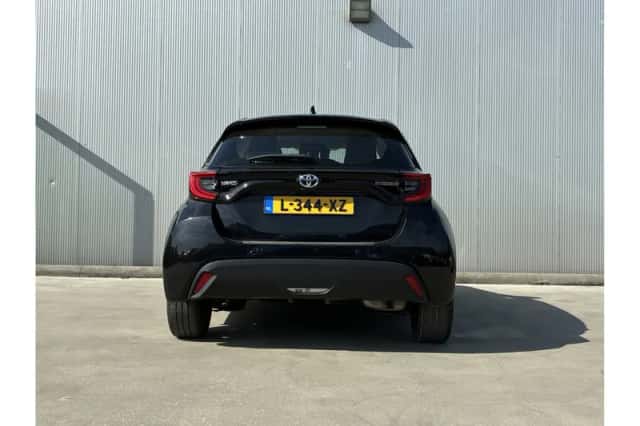 Toyota Yaris (2021) thumbnail 5
