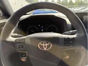 Toyota C-HR (2024) thumbnail 9