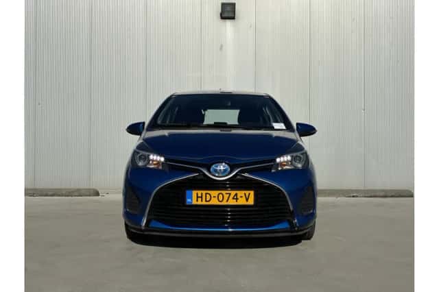 Toyota Yaris (2015) thumbnail 4