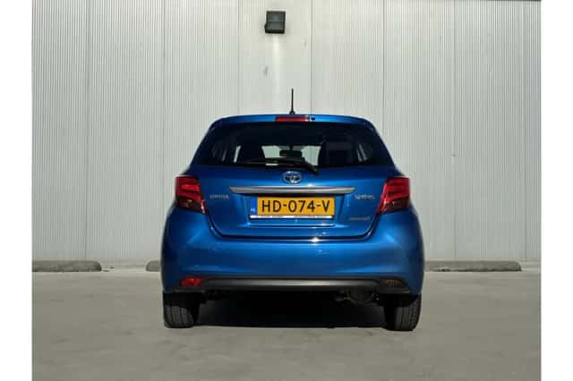 Toyota Yaris (2015) thumbnail 5