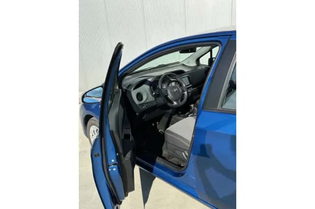 Toyota Yaris (2015) thumbnail 6
