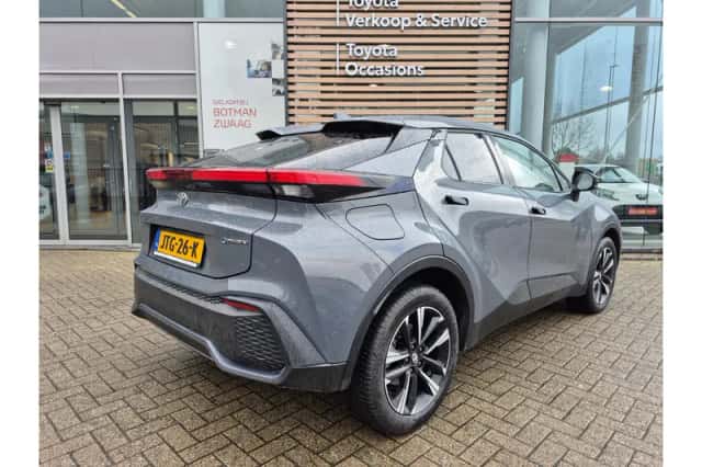 Toyota C-HR (2026) thumbnail 3