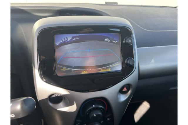 Toyota Aygo (2017) thumbnail 2