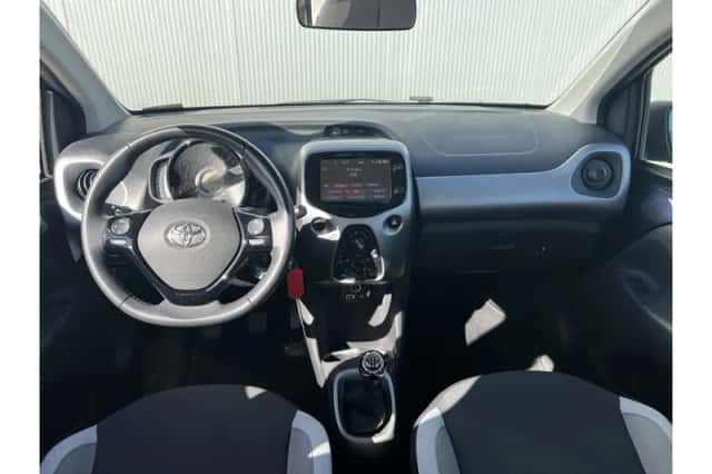 Toyota Aygo (2017) thumbnail 5